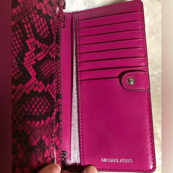 Michael Kors Jet Set Snakeskin embossed Crossbody Bag - Picture 9 of 14